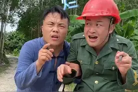 与馒头合作《四面杵哥》送给铁子与疯子。@摩丝怪咖……馒头 #dou热门 #抖音小助手 #周杰伦视频封面