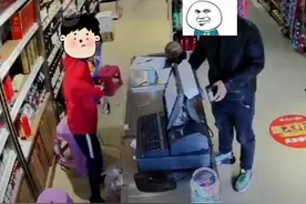 超市里“鬼手换钞”，被10岁小“老板”识破！网友：不如一个孩子视频封面