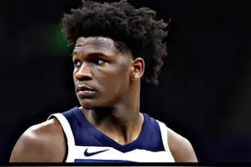 爱德华兹搞笑时刻：华子接受采访表示不认识球队新老板🤣#dou来nba #nba搞笑时刻视频封面