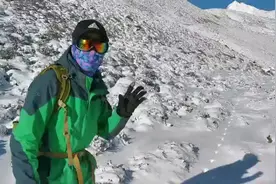 喜马拉雅山雪地上发现动物脚印，附近有雪豹、狼、猞猁、藏狐视频封面