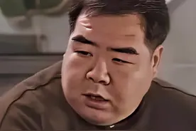 男人竟然当着女友的面亲吻别的女人#重温经典影视剧视频封面