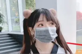 听说这就是女孩子不化妆口罩底下的脸？@苓妹妹吖 @草莓朵朵视频封面