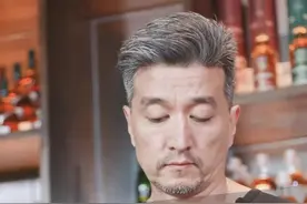 Ice Man铃木隆行用三年练成一手凿冰球绝活，你愿意花三年学到什么绝活呢？#海草计划 #微醺 #威士忌冰球视频封面