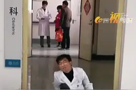 他只能蹲着走路，却自强不息成为一名好医生：立志让病人花更少的钱看好病！#江苏全民目击 #暖心视频封面