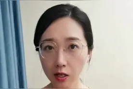 失散18年后，2022年的父亲节，他的父亲来杭州接他回家了，背后的故事让人泪目#寻亲家庭最想过的父亲节 #小伙寻亲17年终与父亲见面 #新闻姐 @抖音短视频 视频封面