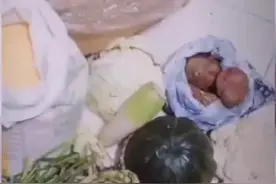 沉甸甸的爱！父亲背200斤特产倒4次车看望女儿：全是她爱吃的视频封面
