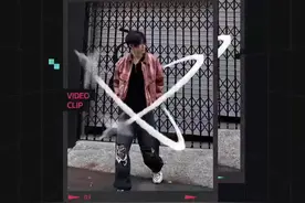 刷屏抖音的 #飞机烟雾环绕 教程来了，艾特朋友给你做一个做朋友圈背景！#剪映 #飞机烟雾 视频封面