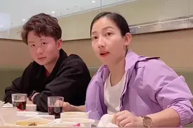 真实还原 当男人看见美女时的情景…… #模仿男人 #搞笑剧情视频封面