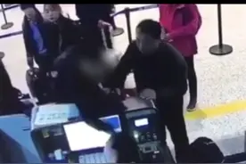南通一局长大闹机场柜台？通州区商务局：副科级干部，纪委已介入视频封面
