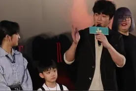 #我的姐姐 首映礼现场，来了一位“老朋友”#王宝强 ，“唐探”家族的#张子枫 #肖央 #王宝强 又聚在一起了。视频封面