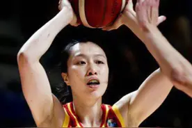 #中国女篮 老将#邵婷 标志性的转身，关键时刻边线球解决难题，抢到球队最多8个篮板球。#夺冠2021视频封面