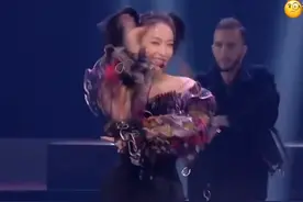 #湖南卫视双11开幕盛典 原来宋茜耳环甩没时的歌词是这句🙈我们一起来追踪宋茜的耳环#宋茜双马尾视频封面