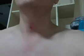 三伏天容易中暑，教大家一个土方法抓痧，拿点温开水打湿手指视频封面
