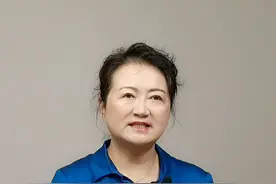 身上起了很多白色褐色斑点，这是#汗斑 ，怎么处理？#医学科普 #dou是知识点 #涨知识了 #实用 @抖音短视频 视频封面