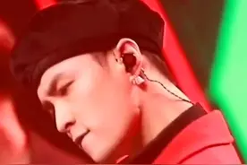 #2019今日头条年度盛典 #张艺兴 一袭红衣必有大事发生❤️#张艺兴夺命八颠 #张艺兴销魂四扭视频封面