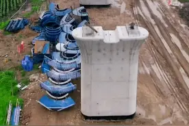 建设中的哈伊高铁，这是一条穿越茫茫林海空中线路，建成后大大缩短哈市到伊春的时间，到时候你来林都做客就方便多了，#旅行推荐官 #周边游 #抖出你的家乡 #清凉避暑好去处 #高铁视频封面