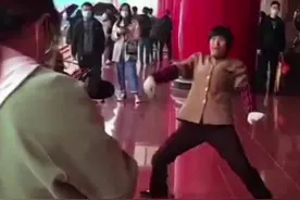 西安一保洁阿姨工作间隙就跳起霹雳舞，心怀热爱，所有人都不会平凡！#热爱 #我被保洁阿姨上了一课视频封面
