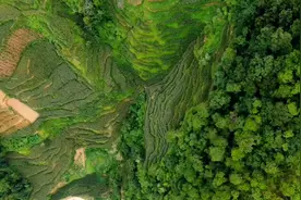 小时候学成语“层峦叠嶂”，大概就是这个意思了吧视频封面