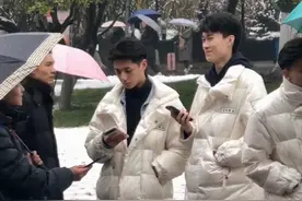 两位参加南艺校考的小哥哥，这个颜值打几分？#南京艺术学院 #艺考生 #播音 #表演#颜值视频封面