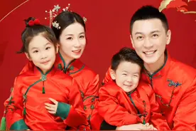 杨导幸福的一家四口，妥妥的人生赢家#辽宁男篮 #杨鸣 #郑乃馨我猜你也心动 视频封面