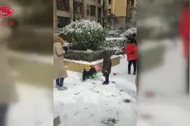 实力宠业主！运城一小区人工造雪#人工造雪视频封面