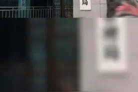 全国首个潜在治疗新冠肺炎药物“法维拉韦”获批上市。它对治疗新冠肺炎初步显示了较明显的疗效和较低的不良反应。视频封面
