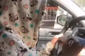 女子驾校练车，收款提示响不停，教练：我都不敢大声说话，害怕她把驾校买下来 #新手开车  #汽车  #女司机上路 视频封面