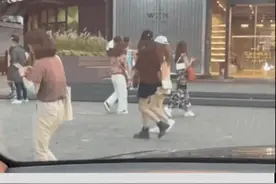 #杨幂被路人搭讪，果然美女走到哪里都是焦点视频封面