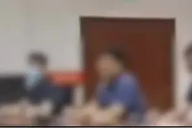 女护士怼领导开会废话多：知情人：没处分她，那晚是临时通知开会视频封面