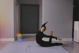 #女生的腰到底有多软 #下腰挑战 看看还有什么新花样🤔🤔🤔@抖音短视频视频封面