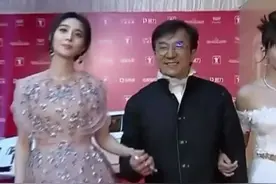 当所有人都远离范冰冰的时候，只有成龙，洪金宝站出来声援，老一辈艺人重情义@抖音短视频视频封面
