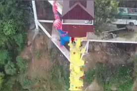 重庆一山村建螺旋天梯 村民上下山像拧螺丝转圈圈视频封面