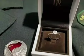 国防服役章比DR还要珍贵！只送给那个她！视频封面