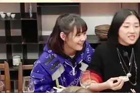 #段奥娟前工作人员朋友圈，称去年十月段奥娟要准备考雅思托福，整整一个月没接工作，去了长春滑雪#娱乐播报台
