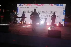 为什么喜欢摇滚，因为摇滚有着不屈服，不退缩精神视频封面