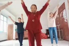 饭后农村阿姨的快乐就这么简单，跳一跳十年少 ，让健身成为快乐视频封面