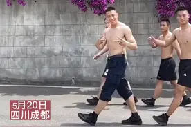#成都特警营区花墙走红 网友：人比花更好看 能不能把他们放小黄车#英姿飒爽 #特警 #心动的极光时刻 #帅的都上交国家了 #好身材练起来 视频封面