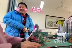 男孩为第一次来例假的女同桌要红糖，老师称赞：宇宙第一大暖同桌！#暖心 #同桌视频封面