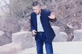 著名主持人白燕升唱的《程婴救孤》太好听了，皮一皮#谁说戏曲不热门 #谁说戏曲不抖音 #弘扬戏曲文化 @DOU+小助手 视频封面