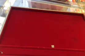 美女在直播间买了串貔貅手链，要鉴定一下，看看可捡到漏了视频封面