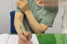 厉害！哈医大一院神外团队完成省内首例“ROSA机器人”脑深部电刺激手术治疗肌张力障碍视频封面