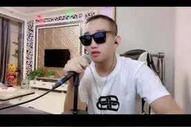 人生匆忙一趟，误入货运行当， 从此卡车为房，漂泊异地他乡，  三餐不定正常，四季补休硬扛 时而泡面香肠，时而还吃不上  无暇照顾父母，儿女自由生长 运费让我心酸，油价让我迷茫  以为卡车全国闯荡，已经忘了来时模样 家人盼我归来  无奈一身饥荒   加油 #记录卡车生活 #卡车人 #卡车司机 @DOU+上热门 @抖音短视频视频封面