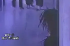 4月21日，浙江台州黄岩区实验中学 #女生中暑虚脱同班女同学背起就医 “上来，我背你去看医生！”视频封面