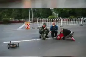 #突发  5月6日20时15分武警兰州支队营门口突发车祸，支队官兵紧急救助！（兰州  席天宝  胡子佳）视频封面