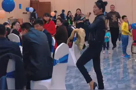 好多人说我穿高跟鞋不会走了，今天发一个穿着恨天高走几步看看#抖音 #热门视频封面