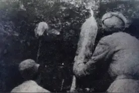 淮海战役（八）中原野战军集中兵力合围黄维第12兵团1948年11月25日，中原野战军7个纵队将国军第12兵团包围于宿县西南之双堆集。视频封面