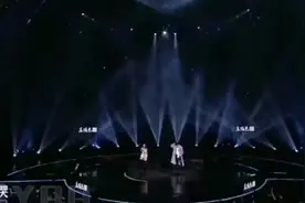 张钰琪#胡彦斌  别哭，前面一定有路，仿佛，幸福在不远处。视频封面