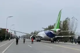 C919堵路后续😜又一个实验做完了，离市场运行越来越近了，国人马上就能坐上自己家的大飞机了#飞机 #航空视频封面