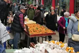 璧山区的来凤镇，赶集人气旺得很，来买年货了，记得要被个大背篼视频封面