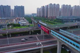 #苏州 #我的完美旅行 地下走叫地铁，高架走叫轻轨，合称轨道交通视频封面